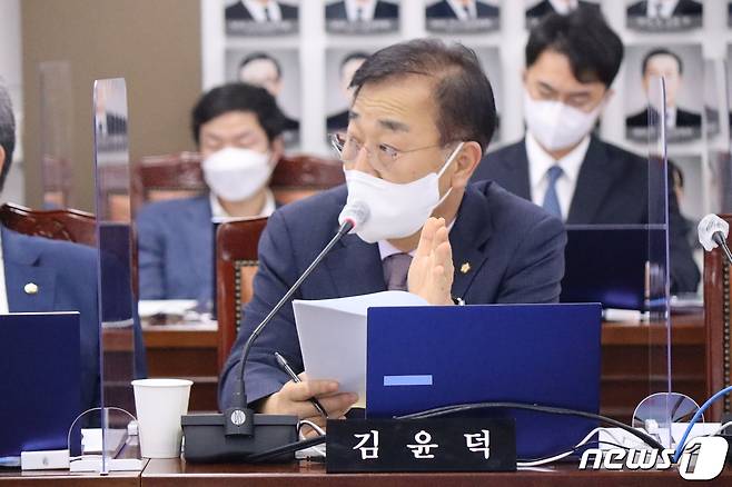 지난 6일 김윤덕 더불어민주당 국회의원이 국토교통부 국정감사에서 질의를 하고 있다.(의원실제공)2021.10.6/뉴스1