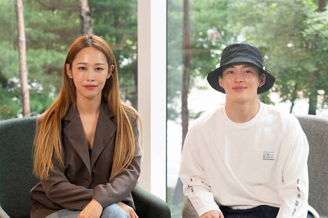 엠넷 음악프로그램 '걸스플래닛999 : 소녀대전'의 심사위원인 댄스 전문가 장주희, 백구영이 본지와의 인터뷰를 위해 포즈를 취하고 있다. /사진제공=CJENM 2021.10.08 /사진=이동훈 기자 photoguy@