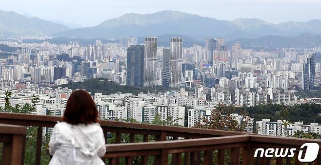 서울 남산에서 바라본 서울 아파트 모습. 2021.10.12/뉴스1 © News1 박지혜 기자