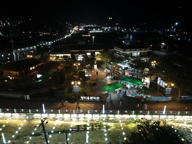 ▲정지용 문학관 야간 전경. 사진=옥천군