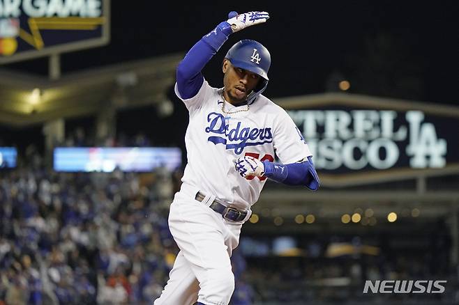 [로스앤젤스=AP/뉴시스] LA 다저스의 무키 베츠.