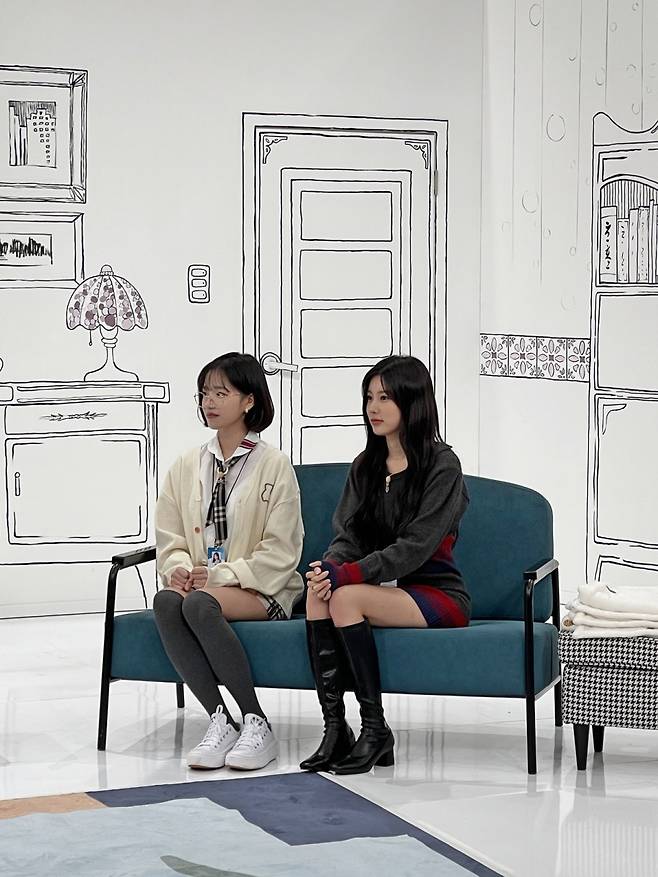 ▲ 조유리(왼쪽), 강혜원. 제공| U+아이돌라이브