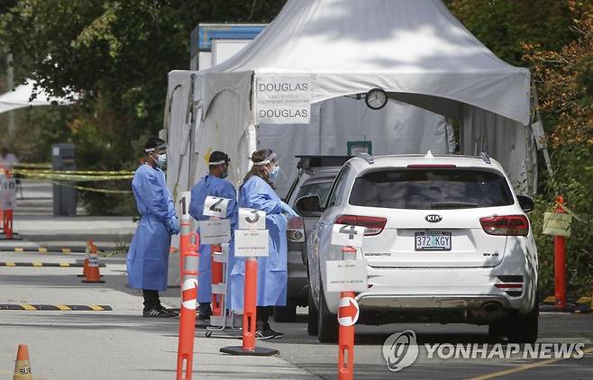 캐나다 국경 넘어 미국 가는 여행자들 [신화 연합뉴스 자료사진, DB 및 재판매 금지]