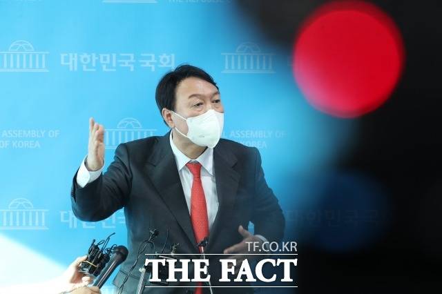 윤석열 전 검찰총장 캠프는 14일 윤 전 총장에 대한 '정직 2개월' 징계가 정당하다는 법원의 판단에 대해 "납득할 수 없다"며 반발했다. /이선화 기자