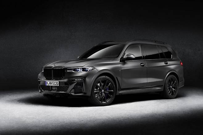 BMW X7 M50i 프로즌 블랙.