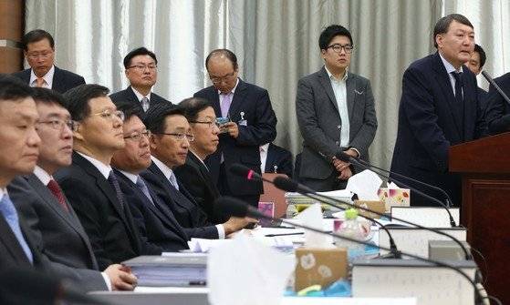 2013년 10월 21일 윤석열(당시 여주지청장) 국정원 댓글사건 수사팀장은 서울 서초동 서울고등검찰청에서 열린 법사위 국정감사에서 폭탄발언을 쏟아냈다.