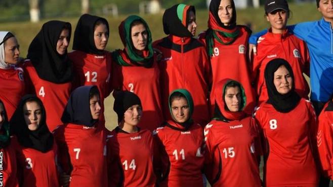 아프가니스탄 여자 축구선수단 (BBC 화면 캡처)