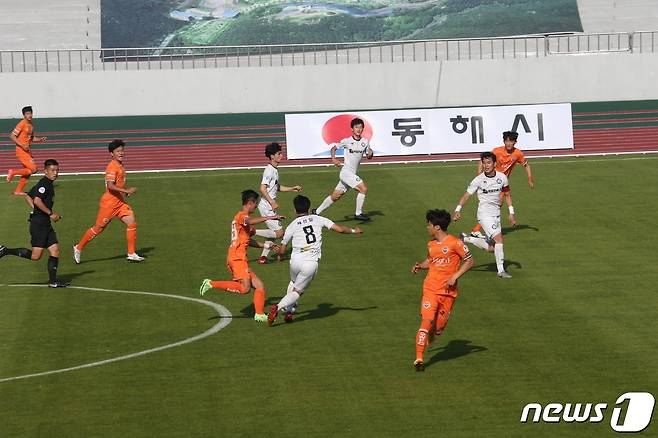 지난 6월 동해서 열린 K4리그 강원FC 경기.(동해시 제공) 2021.10.15/뉴스1