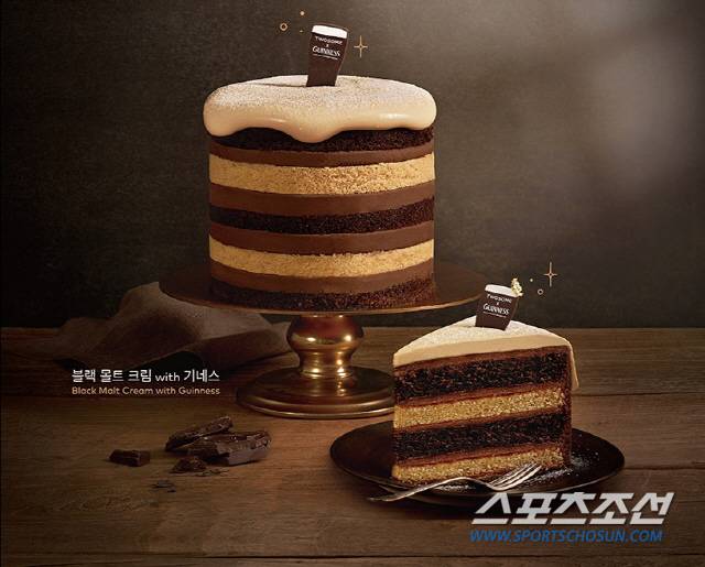 투썸플레이스의 기네스 콜라보 케이크

'블랙 몰트 크림 with 기네스' 출시