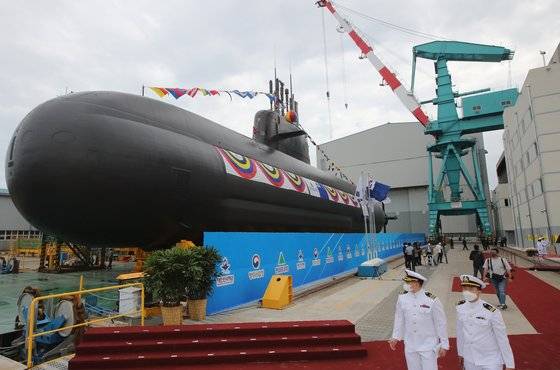 잠수함발사탄도미사일(SLBM) 6발을 탑재하는 최신예 잠수함 '신채호함' 진수식이 지난 9월 28일 오후 울산 현대중공업에서 열렸다. 신채호함은 2018년 9월 도산안창호함, 2020년 11월 진수한 안무함에 이어 국내에서 독자 건조한 세 번째 3000t급 잠수함이다. 송봉근 기자