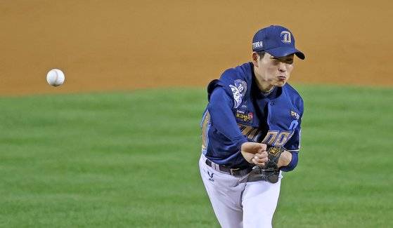 2998일 만에 개인 2호 완봉승을 올려 팀의 순위 싸움에 힘을 보탠 NC 이재학. [뉴스1]