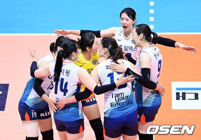 GS칼텍스 선수들이 환호하고 있다. /OSEN DB