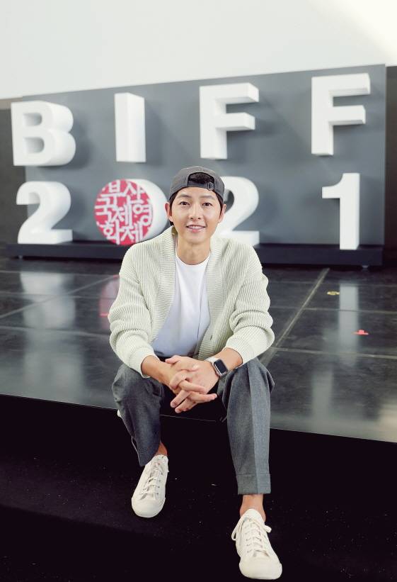 제26회 부산국제영화제를 찾아 관객과 만난 송중기/사진=김창현 기자