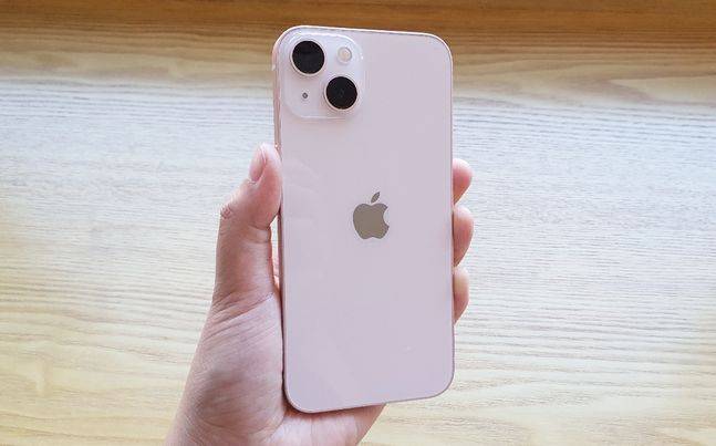 애플 스마트폰 ‘아이폰13’.ⓒ데일리안 김은경 기자