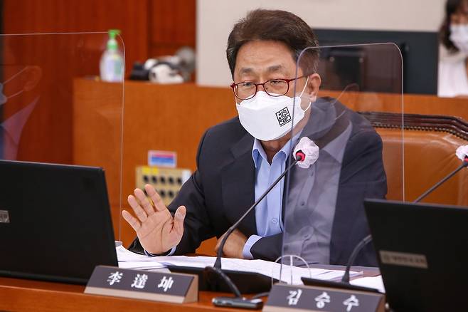 병원비 부담없는 국가로 만들겠다"는 취지의 문재인 케어가 시행 4년 동안 당초 목표를 이루지 못했다고 야당이 꼬집었다./사진=오대일 뉴스1 기자