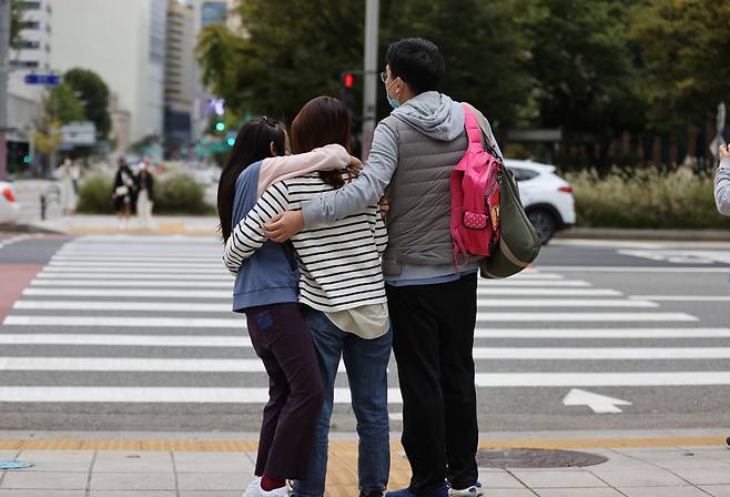 16일 오후 전국 곳곳에 한파 특보가 발령됐다. 서울에 10월 중 한파특보가 내려지는 것은 2004년 이후 17년 만이다. [연합]