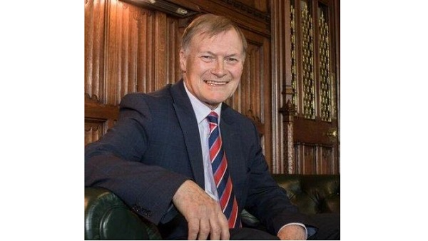 피살된 영국 데이비드 에이메스 하원의원./데이비드 에이메스 의원 트위터 캡처