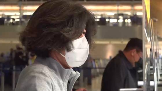 한국행 비행기 탑승을 위해 LA 국제공항에 도착한 남욱 변호사.  〈사진=방극철 영상취재기자〉