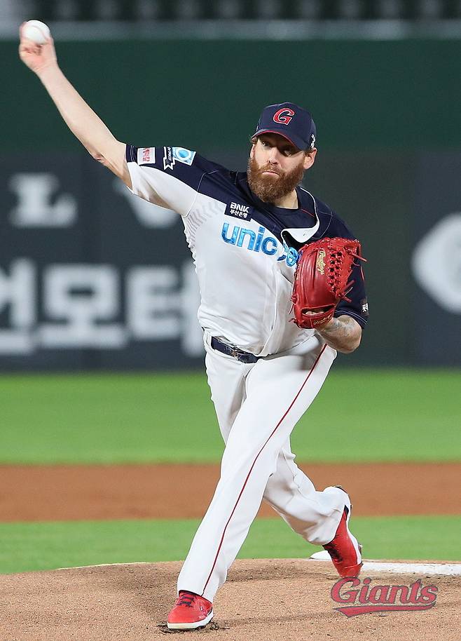 롯데 자이언츠의 외국인 투수 댄 스트레일리는 17일 시즌 1번째 전 구단 상대 승리를 기록했다.(롯데 자이언츠 제공) © 뉴스1