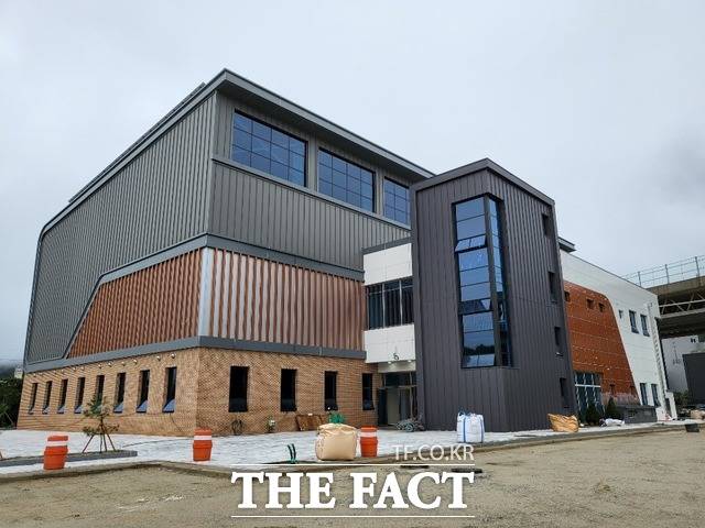 속초시가 이달 말 준공 예정인 다목적 실내 체육관 사진/속초시 제공