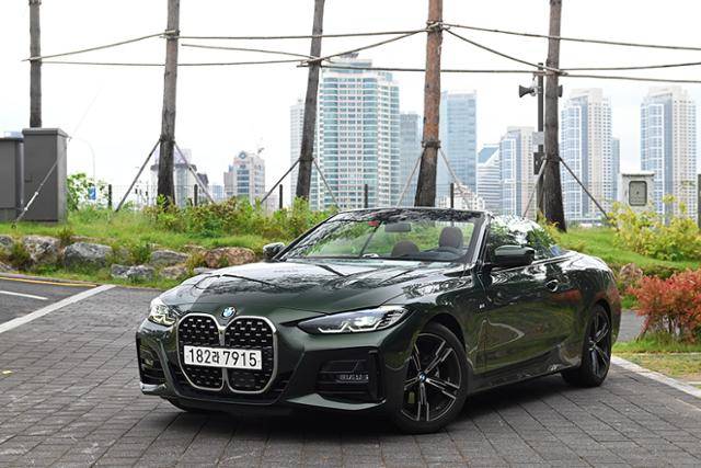 BMW 420i 컨버터블 M 스포츠 패키지는 우수한 밸런스, 민첩한 움직임의 가치를 선사한다.
