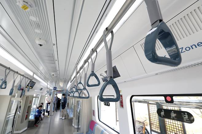 수도권광역급행철도(GTX)-A 노선 전동차의 실물모형 내부. [중앙일보]
