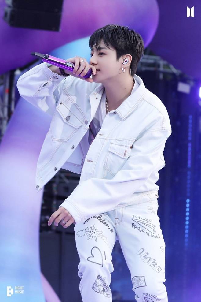 방탄소년단 정국 솔로 2곡 韓아이돌 최초 빌보드 80주 이상 차트인→최장 1·2위..'K팝 大기록'