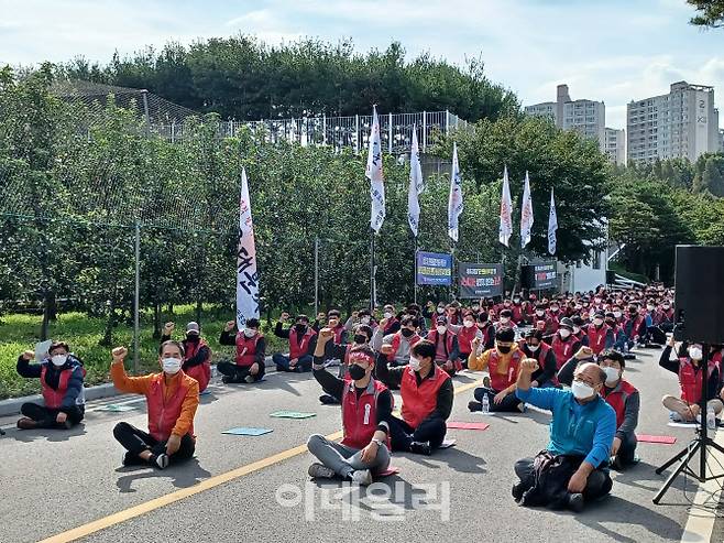 10월 18일 오후 2시 서울 강남구 탄천물재생센터에서 전국민주일반노동조합연맹 서울물재생시설공단 노동자들이 파업에 나서고 있다. (사진=김대연 기자)