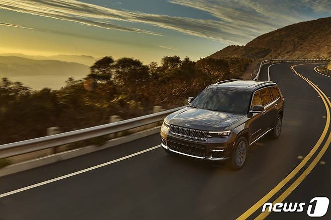 올 뉴 그랜드 체로키 L(사진제공=스텔란티스 코리아) © 뉴스1