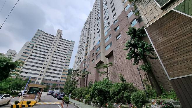 서울 서대문구 홍제동에 있는 한 아파트 전경. 기사와는 관련이 없음/백윤미 기자