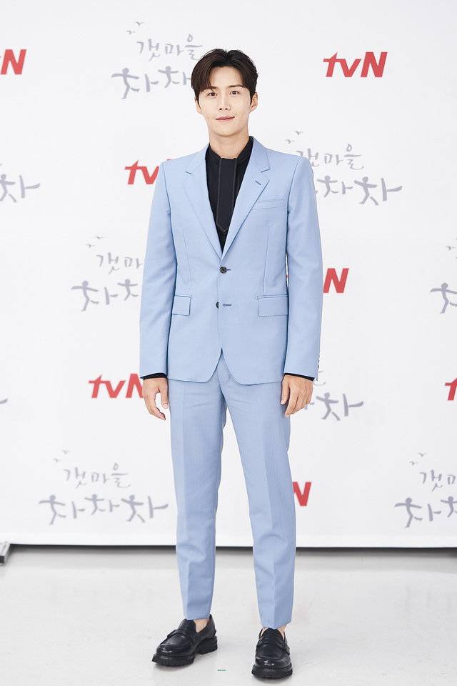 배우 김선호가 24일 tvN 토일드라마 ‘갯마을 차차차’ 온라인 제작발표회를 하고 있다. 2021.08.24. 사진=tvN 제공