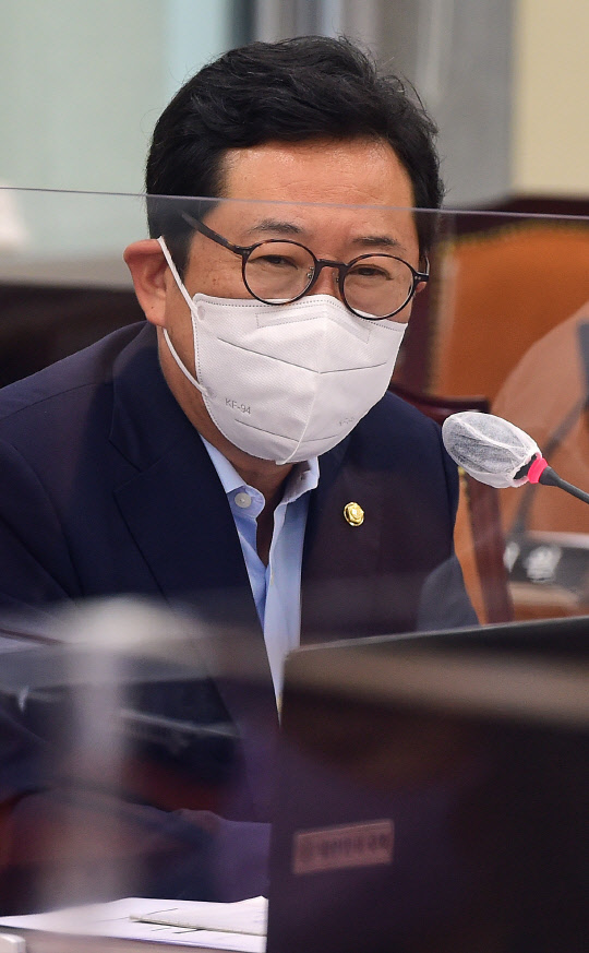 질의하는 김한정 더불어민주당 의원. 연합뉴스