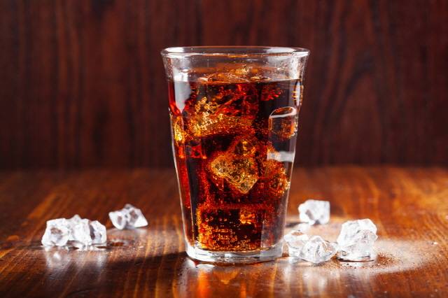 설탕이 많인 든 탄산음료 등 당분이 높은 식단을 자주 먹으면 전립선암 발생 위험이 높아진다는 연구 결과가 있다./사진=게티이미지뱅크