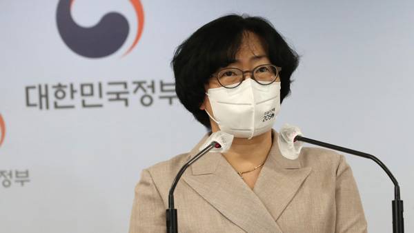 윤순진 2050 탄소중립위원회 공동위원장 [사진 제공: 연합뉴스]