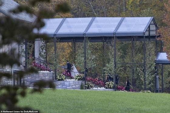 외신이 공개한 제니퍼와 나세르의 결혼식 모습. [데일리메일 홈페이지 캡처]