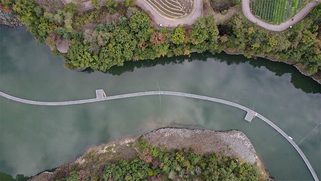 오는 23일부터 개방되는 한탄강 물윗길의 송대소~은하수교 구간 전경. 철원군 제공