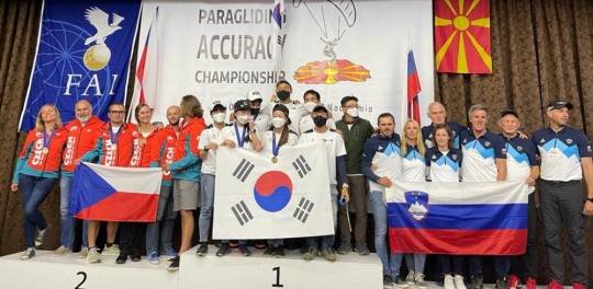 단체전 시상식 모습[사진 대한패러글라이딩협회 제공]