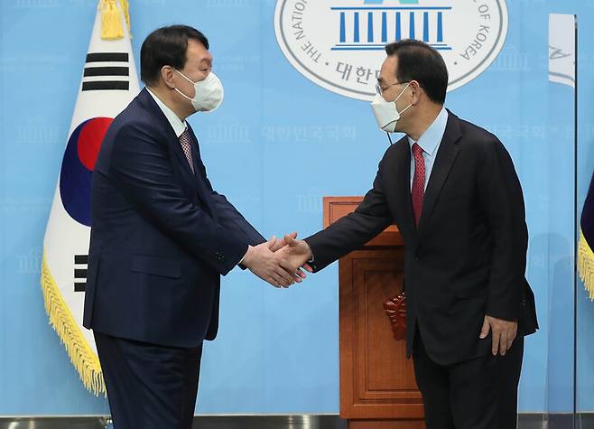 왼쪽부터) 윤석열 전 검찰총장, 선거대책위원장으로 합류한 주호영 의원 / 사진=국회사진기자단