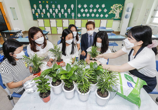 아우디폭스바겐코리아가 초등학교 교실숲 프로젝트와 환경교육을 진행한다. /사진=아우디폭스바겐코리아