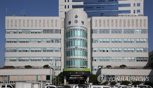 ▲ 광주 학동 붕괴 참사 관련 첫 재판에서 "법리 적용에 오류가 있으며 책임 주체가 관할 관청인 동구청이 되어야 한다"라는 주장이 나와 이목을 끌고 있다. 동구청 전경 ⓒ연합뉴스 캡쳐