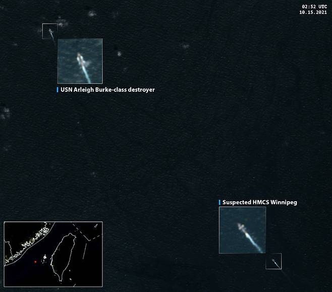 미군과 캐나다군 구축함이 지난 15일 오후 대만해협을 지나는 모습이 담긴 인공위성 사진. 중국 '남중국해전략태세감지계획'(SCSPI) 사회관계망서비스(SNS) 갈무리