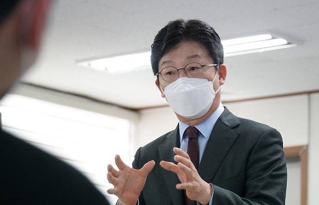 국민의힘 유승민 대선 경선 후보가 지난 17일 부산 북강서을 당원협의회를 방문해 인사말을 하고 있다. 유승민 캠프 제공