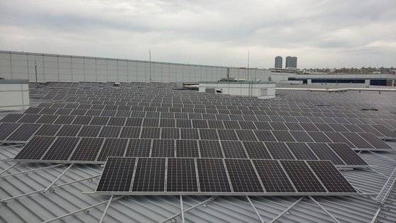 기존 알루미늄 프레임이 적용된 태양광 패널 사진. [사진 LG화학]