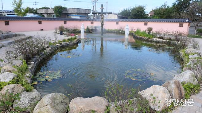 유항검 복자 집은 파가저택 형벌을 받았다. 그 터에 예수 조형물을 설치했다. 김종목 기자