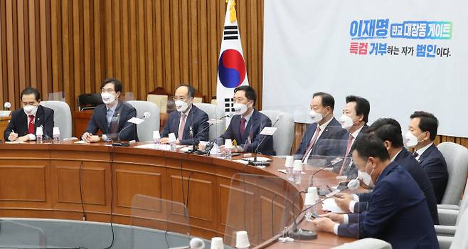 김기현 국민의힘 원내대표가 19일 오전 서울 여의도 국회에서 열린 국정감사대책회의에서 모두발언을 하고 있다. [한주형 기자]