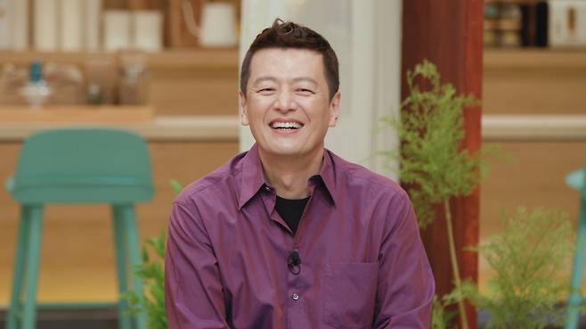 Actor Jung Chan joined the I raise as the first male member.At JTBCs Brave Solo Parenting - I Raise (hereinafter I Raise), which airs at 9 p.m. on October 20, Hwang Gyo-jin, director Kim Sol, Actor Jung Chan, who starred as the first single Daddy guest and received attention, will appear as the first male member and reveal his daily life.On this day, Jung Chan appeared in a realistic way that he had never seen before from his first appearance, and laughed at the performers.In addition, the children showed a picture of a two-meat talker that constantly repeats in-depth explanations, amplifying the expectation of what the unusual daily life of Jung Chan Family would look like.Attention was also focused on the two children of Jung Chan, who was released for the first time on the air, as well as the first birdlight and the second bird, who robbed their eyes with the appearance of Jung Chan and the resemblance.Unlike their similar appearance, the two Brother and Sisters showed the taste of the drama and the drama that did not fit in the balance game conducted by the interview, and made the performers laugh with the reality Brother and Sister Chemie that I did not see in I raise.For two Brother and Sister, who have different tastes, Jung Chan prepared breakfast with different menus and impressed the performers, but the two Brother and Sister made the studio into a laughing sea by revealing a harsh evaluation of taste is not so bad.