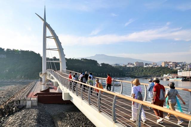 제주 서귀포시 원도심 도보투어인 새연교와 새섬공원이 낀 ‘하영올레’ 1코스'/뉴시스 *재판매 및 DB 금지