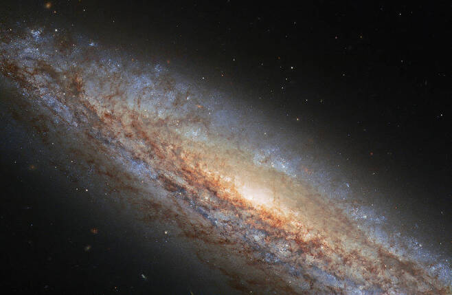 8000만 광년 나선은하 속 ‘폭발적 별 생성’ 포착(사진=ESA/Hubble & NASA, O. Graur; Acknowledgment: L. Shatz)