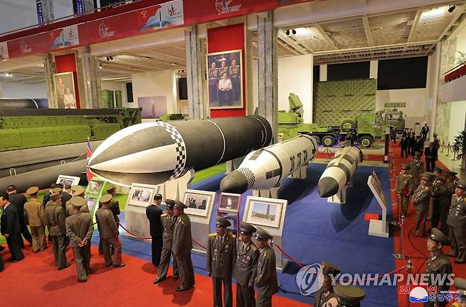 북한, 국방발전전람회 '자위-2021' 개막 (서울=연합뉴스) 북한이 노동당 창건 76주년을 맞아 지난 11일 국방발전전람회 '자위-2021'을 3대혁명전시관에서 개막했다고 조선중앙통신이 12일 보도했다. [조선중앙통신 홈페이지 캡처] 2021.10.12 
    [국내에서만 사용가능. 재배포 금지. For Use Only in the Republic of Korea. No Redistribution] nkphoto@yna.co.kr