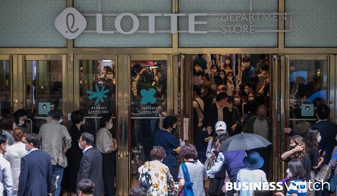 지난해 서울 노원구 롯데백화점 노원점에서 열린 '면세명품대전 프리오픈' 행사장 전경 /사진=이명근 기자 qwe123@